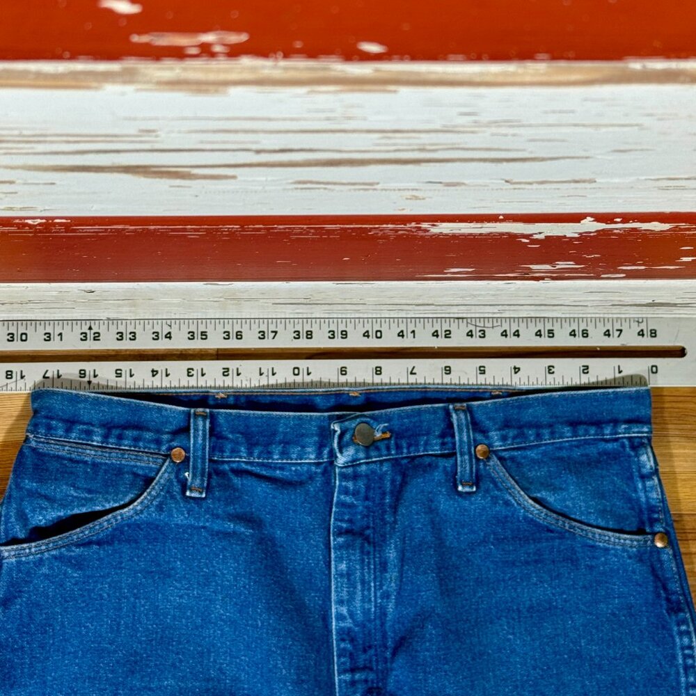 ‎35w Vintage Wrangler Cutoffs - Picture 5 of 8